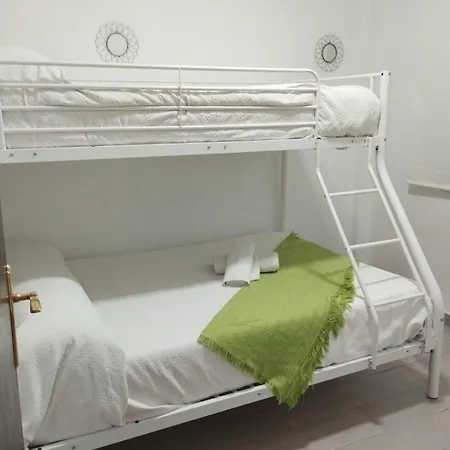 Maro En El Centro De Ronda